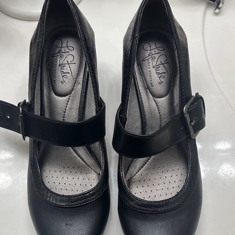 Life Stride Women's Black Buckle Heels